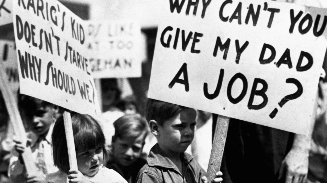 Struggles of the Great Depression Captured in Haunting Photos