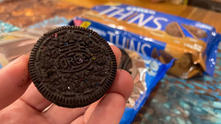 OREO Dirt Cake and Tiramisu Thins review: Two decadent cookie delights