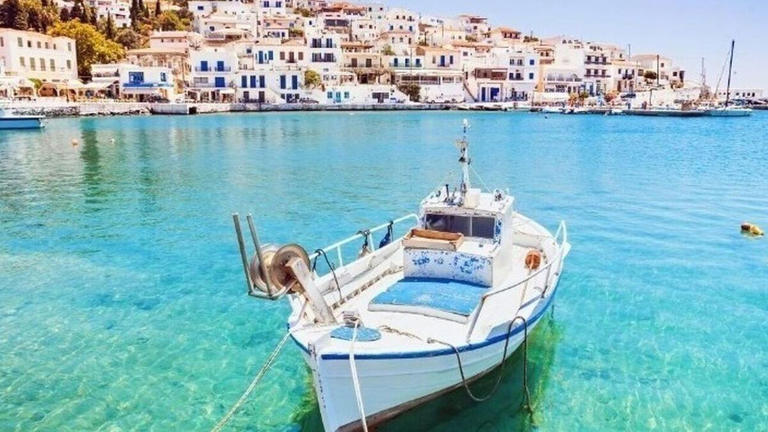 Condé Nast Traveller: Η Ελλάδα στην τρίτη θέση των καλύτερων ταξιδιωτικών προορισμών - 1