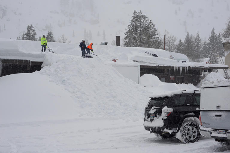 Blizzard hits California’s Sierra Nevada mountains and closes key