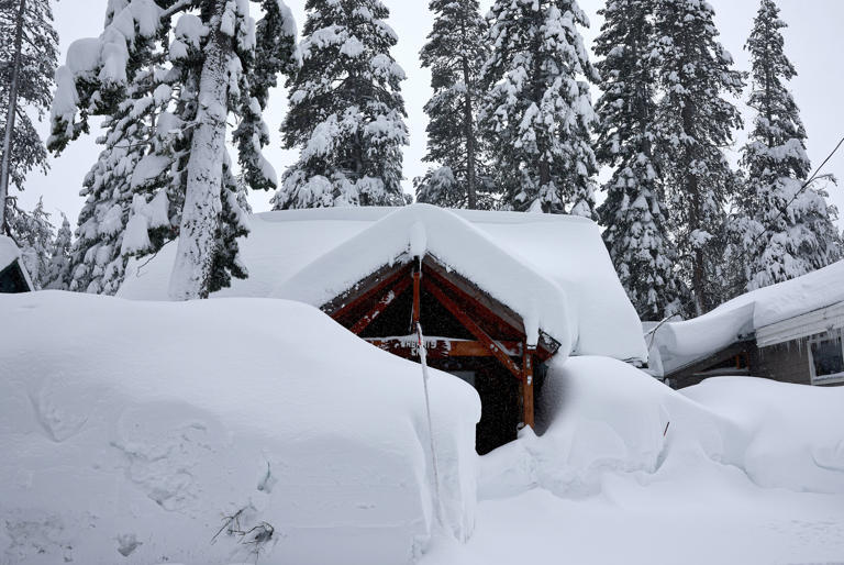 Blizzard hits California’s Sierra Nevada mountains and closes key