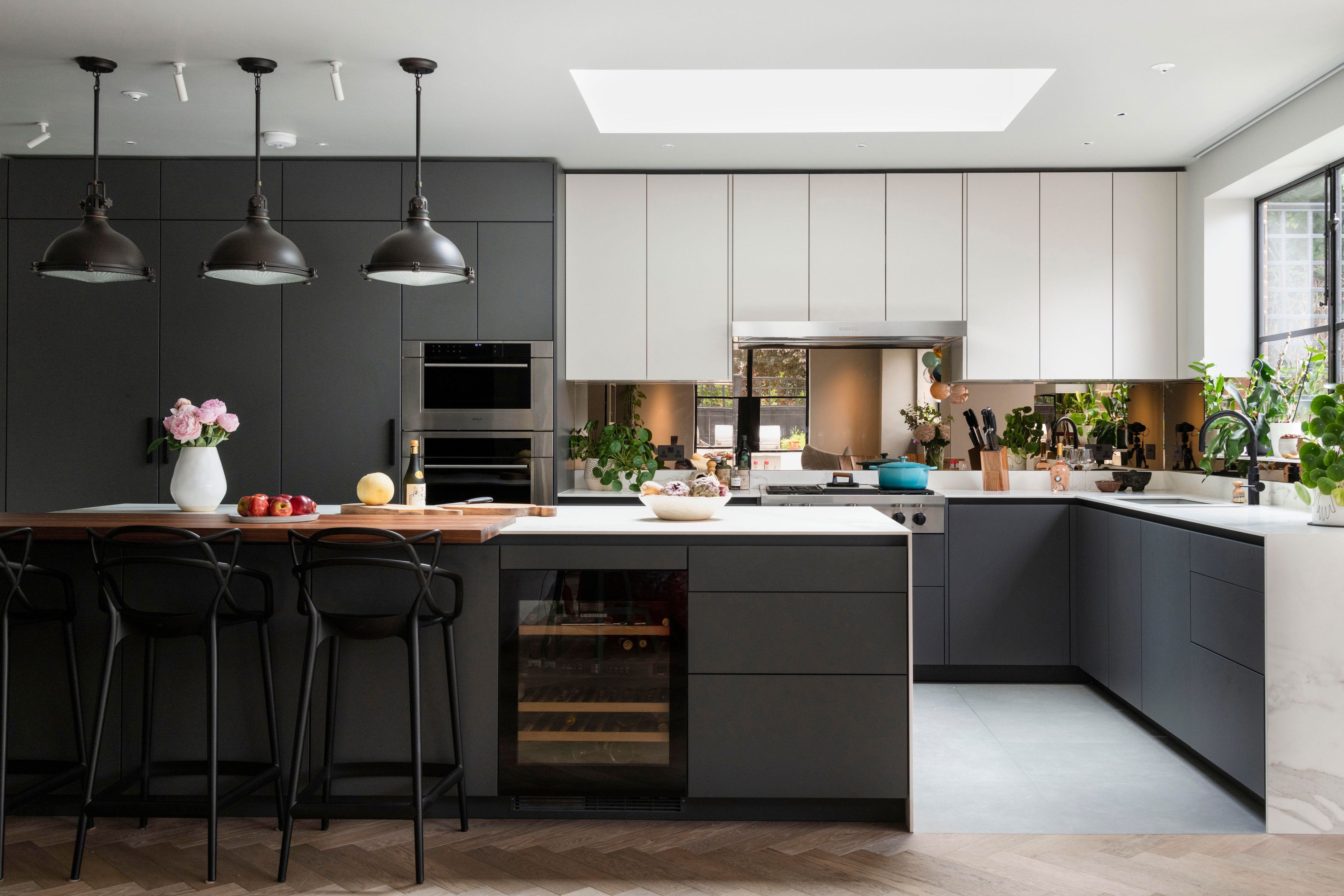 12 Black-and-White Kitchens That Serve Up Timeless Glamour