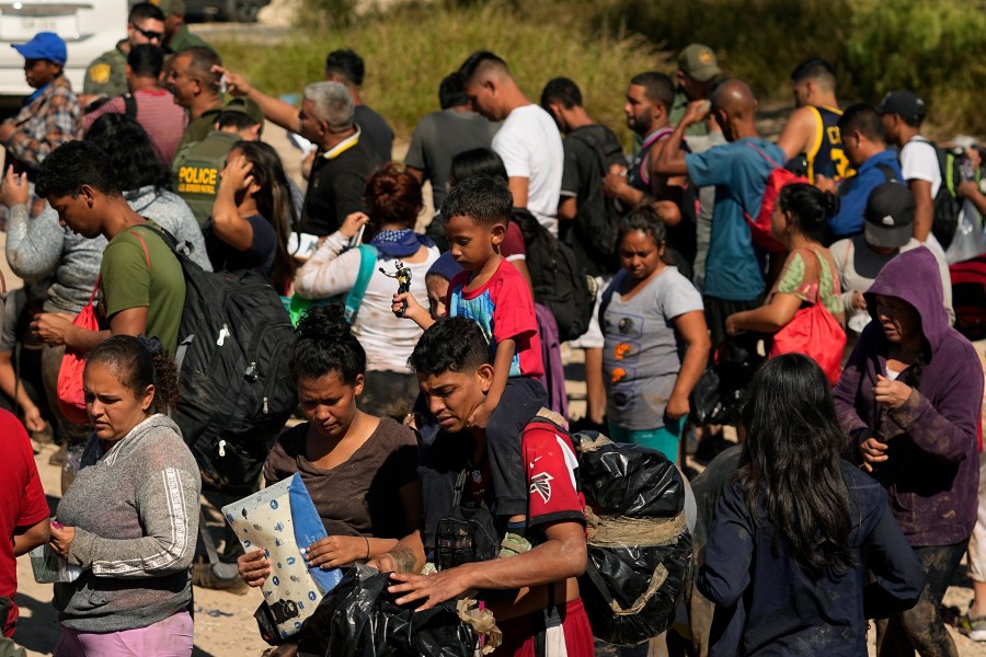 Supreme Court Temporarily Blocks Texas Migrant Law