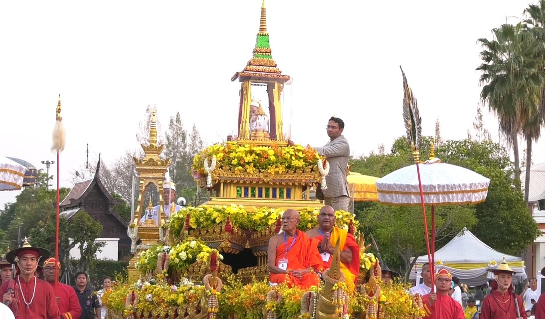 ขบวนแห่อัญเชิญ พระบรมสารีริกธาตุ พระอรหันตธาตุฯ ขึ้นประดิษฐานบนหอคำหลวง