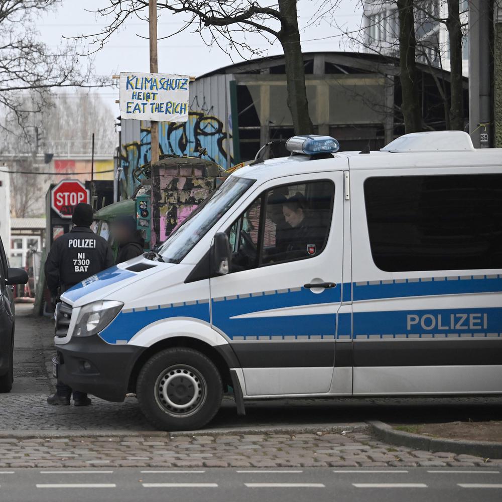 Hausdurchsuchung In Friedrichshain: Ex-RAF-Terrorist Garweg Soll Für ...