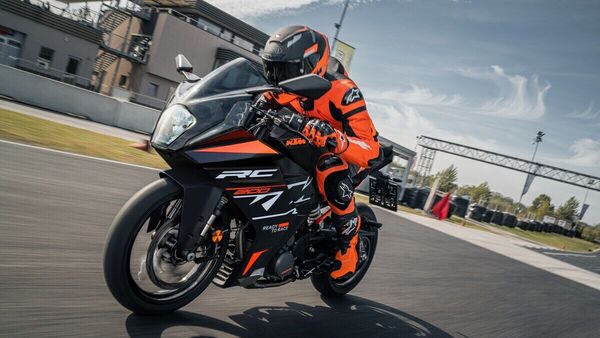 KTM Updates RC 200 390 Adventure 250 390 For 2024 With New Colour   BB1jld8B.img