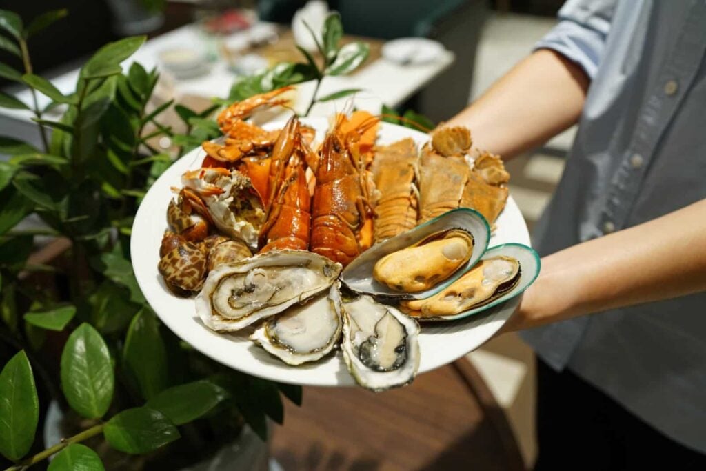 <p>Enjoy the freshest seafood along the stunning coastlines of Cape Town, including oysters, crayfish, and local fish.</p>