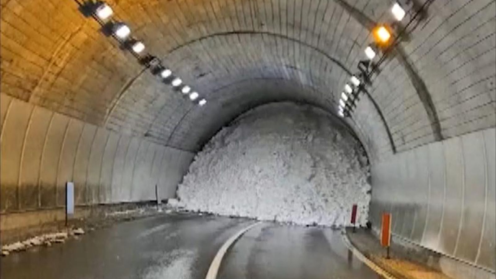 Avalanche blocks tunnel in Italy