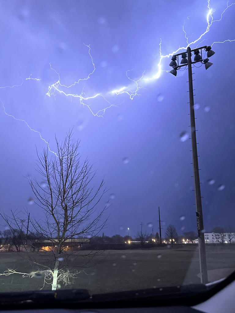 How much did it rain last night in Milwaukee and southern Wisconsin?