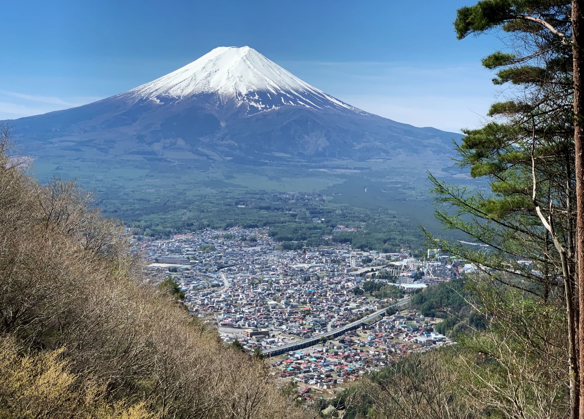surtourisme au japon: une ville va dresser une palissade pour cacher une vue sur le mont fuji