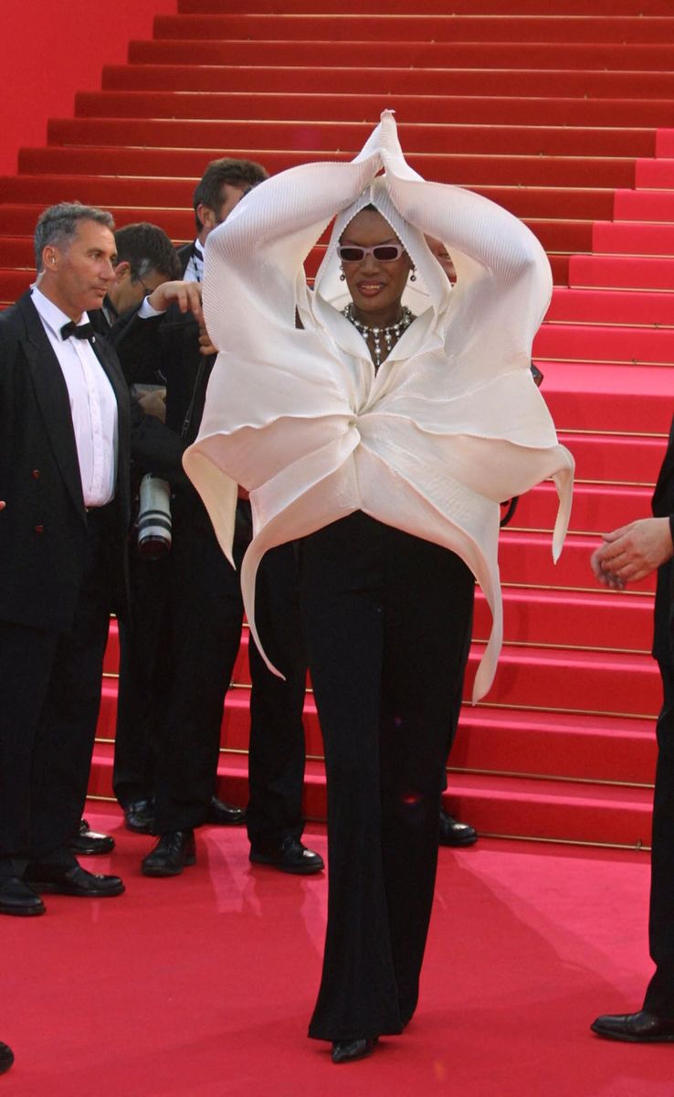 <p>In yet another stunning collaboration, Jones wears an Issey Miyake number that looks like a flower in bloom as she attends a screening of the film <em>Va savoir</em> at Cannes.</p>