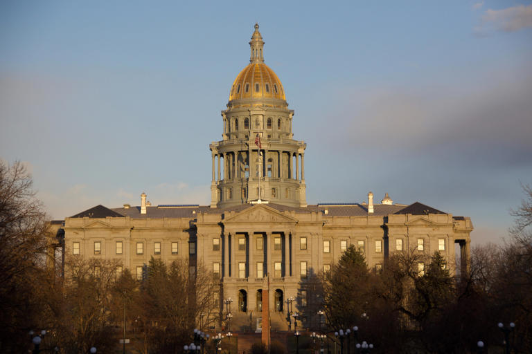 Oops. Colorado lawmaker forgets loaded 9mm Glock unattended in capitol ...