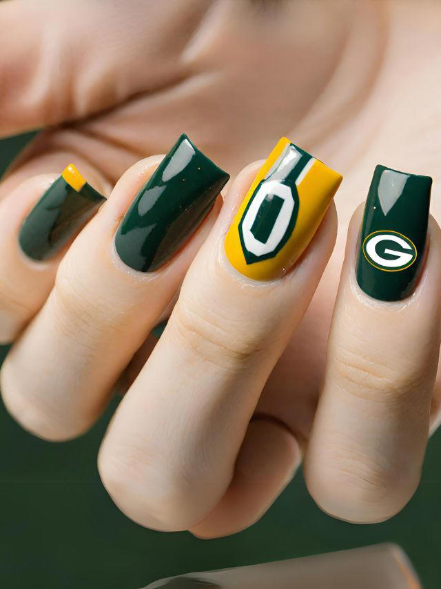 35+ Green Bay Packers Nail Designs and Ideas