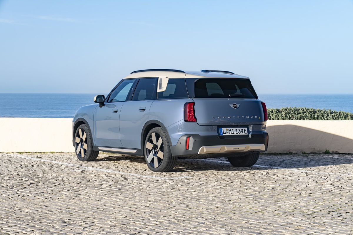 View Photos Of The 2025 Mini Countryman SE ALL4