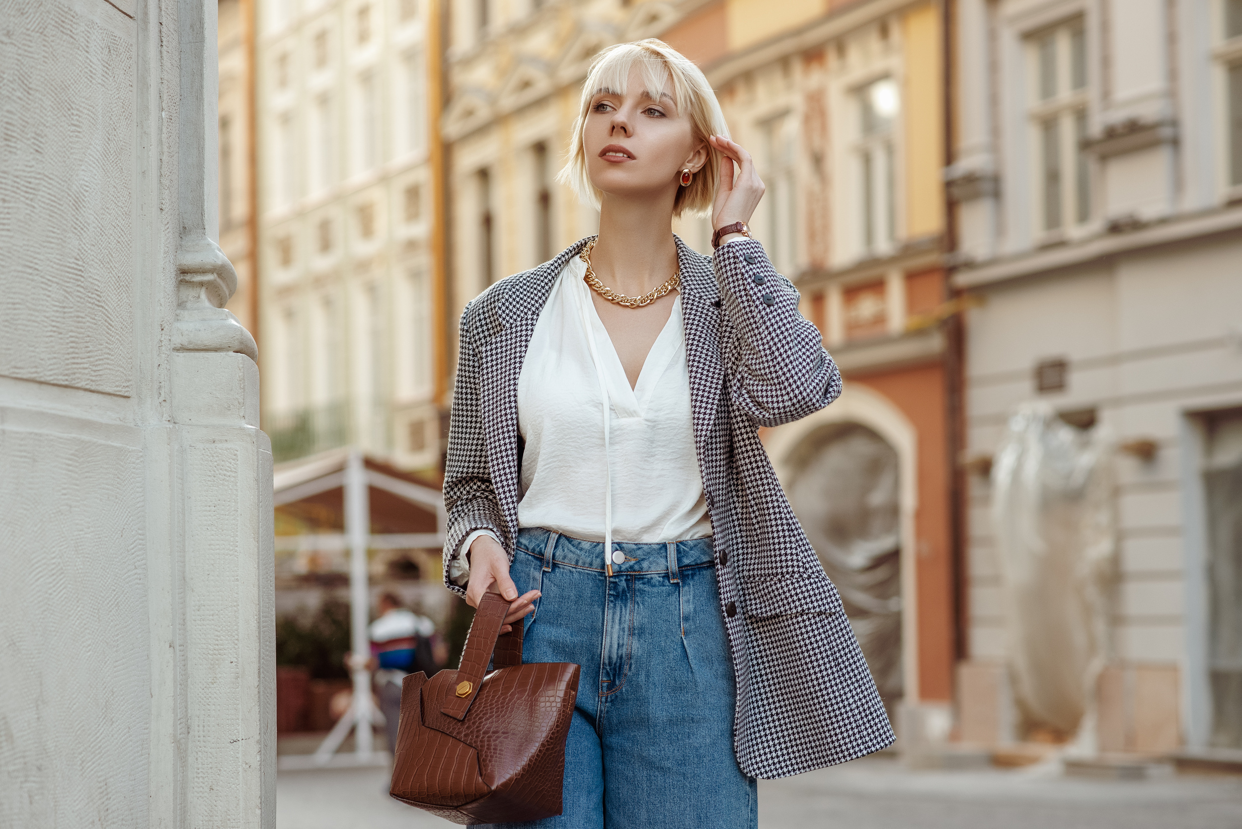 <p>Blazers are great layering pieces when the weather starts getting a bit warmer. If you’re ready to break out your lightweight T-shirts and light-washed denim, a blazer is perfect to toss on top to make the look seasonally appropriate. </p><p><a href='https://www.msn.com/en-us/community/channel/vid-cj9pqbr0vn9in2b6ddcd8sfgpfq6x6utp44fssrv6mc2gtybw0us'>Follow us on MSN to see more of our exclusive lifestyle content.</a></p>