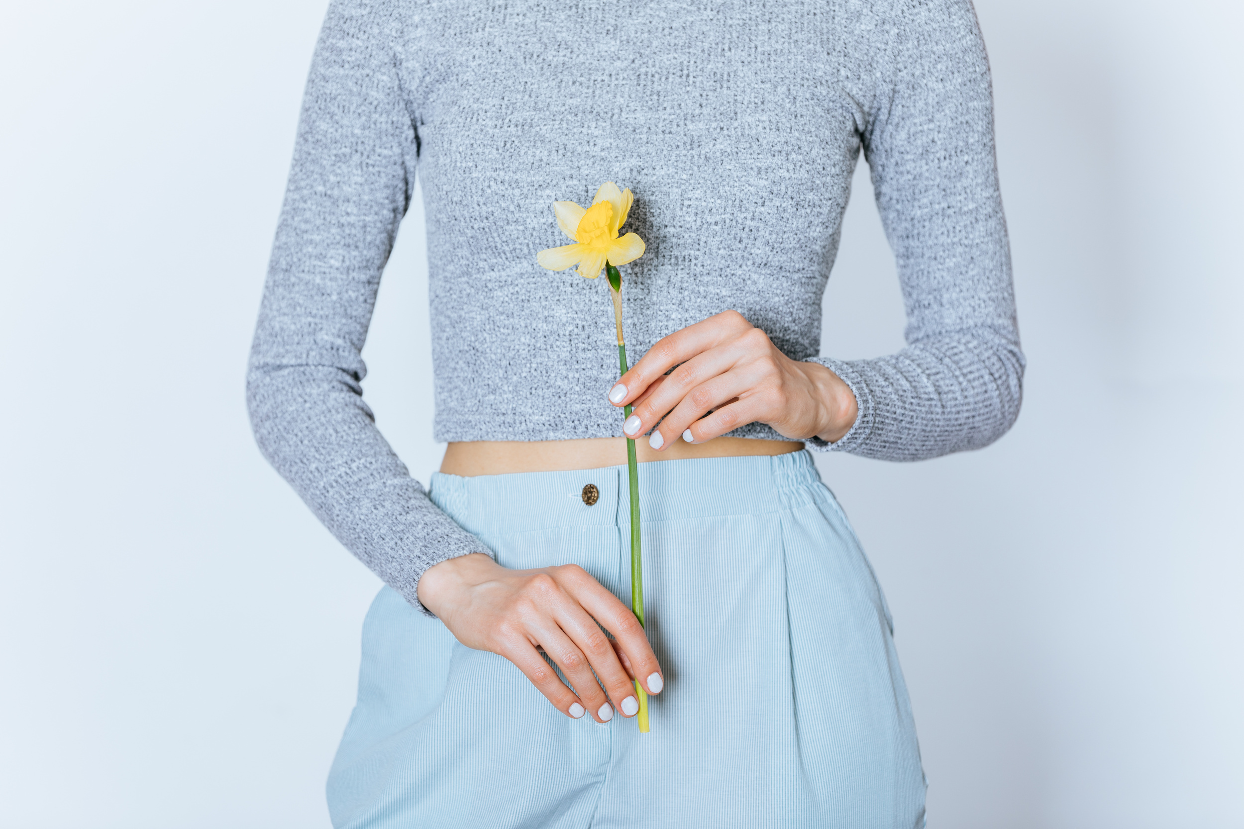 <p>Long-sleeved crop tops have a very, very short season. In the winter, your midriff gets too cold. In the summer, your arms get too hot. In the spring, they’re just right. Now is the time to wear them, so take advantage. </p><p><a href='https://www.msn.com/en-us/community/channel/vid-cj9pqbr0vn9in2b6ddcd8sfgpfq6x6utp44fssrv6mc2gtybw0us'>Follow us on MSN to see more of our exclusive lifestyle content.</a></p>