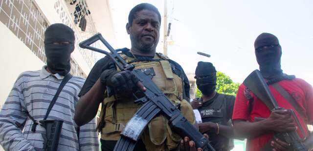 violences en haïti : un influent chef de gang menace d’une « guerre civile » si le premier ministre ariel henry reste au pouvoir