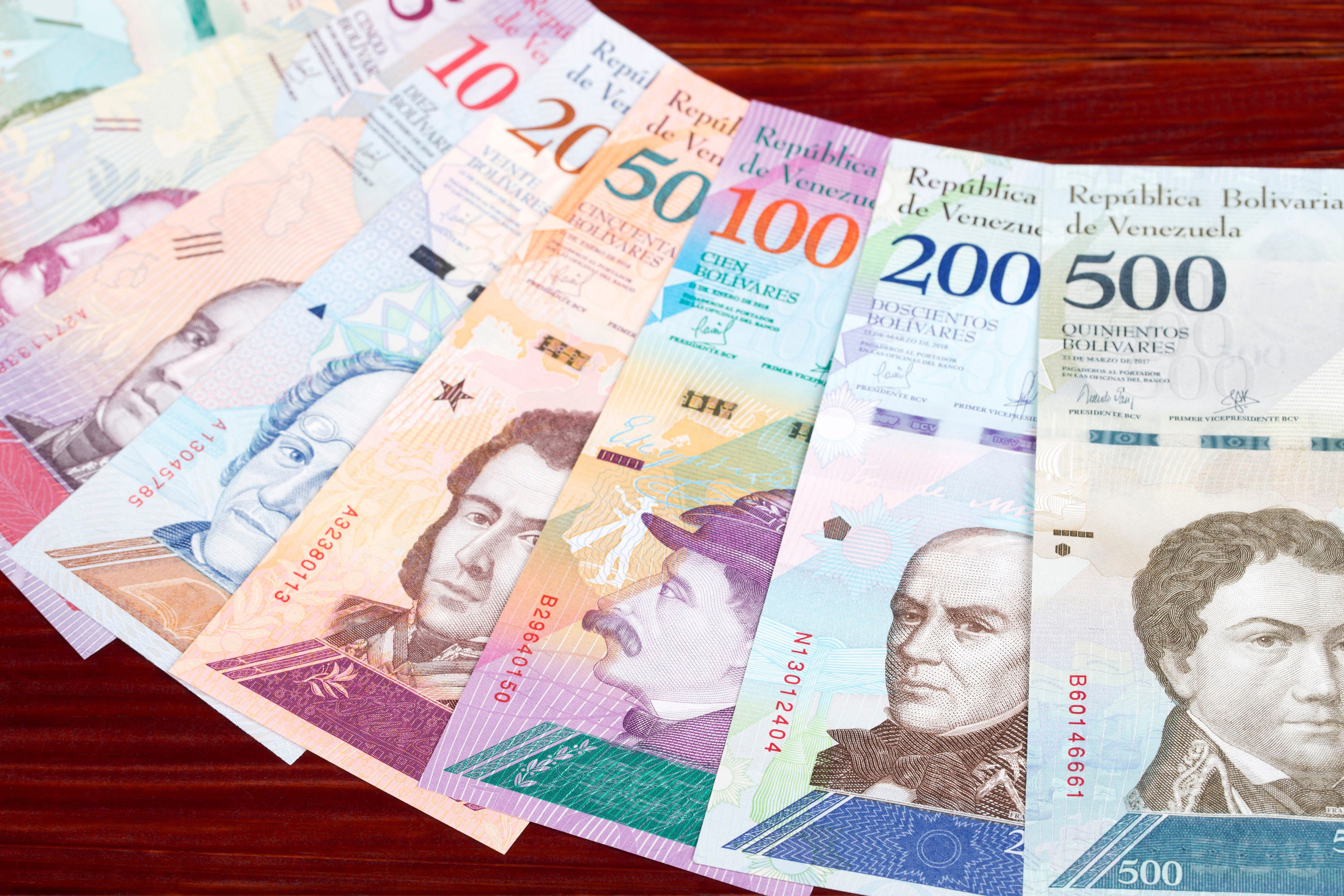 ¿a cuánto equivalen 10.000 bolívares en pesos colombianos hoy, viernes 19 de abril?