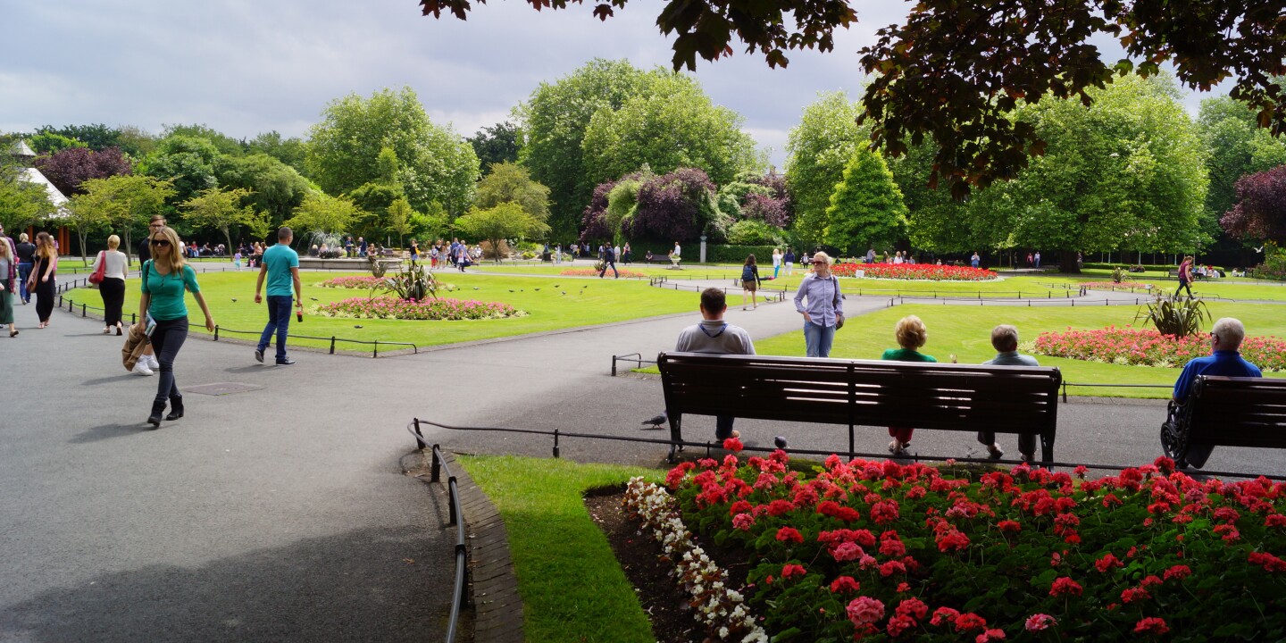 <p>St Stephen’s Green has been a place of bucolic respite in Dublin for hundreds of years.</p><p>Photo By 3DF mediaStudio/Shutterstock</p><p>Dublin is home to a quarter of Ireland’s population and there’s always lots to do—whether it’s exploring one of the<a class="Link" href="https://www.museum.ie/en-ie/home" rel="noopener"> national museums</a>, browsing<a class="Link" href="https://hughlane.ie/" rel="noopener"> art galleries</a>, having a Guinness in an<a class="Link" href="https://brazenhead.com/" rel="noopener"> 800-year-old pub</a>, or partying at an event like the<a class="Link" href="https://stpatricksfestival.ie/" rel="noopener"> St. Patrick’s Festival</a> in spring. The city is steeped in history, with ancient cathedrals,<a class="Link" href="https://www.dublinia.ie/" rel="noopener"> Viking</a> artefacts, and 8th-century manuscripts like the<a class="Link" href="https://www.visittrinity.ie/book-of-kells-experience/" rel="noopener"> Book of Kells</a>, plus atmospheric cafés and cozy pub snugs. It’s also easy to get around on foot or by public transport (<a class="Link" href="https://www.dublinbus.ie/home" rel="noopener">bus</a> or<a class="Link" href="https://www.luas.ie/" rel="noopener"> Luas</a> tram), or take the<a class="Link" href="https://www.irishrail.ie/en-ie/about-us/iarnrod-eireann-services/dart-commuter" rel="noopener"> DART</a> out of the city to see Dublin Bay or visit some of the coastal villages and beaches. This four-day itinerary runs from a Thursday to a Sunday, showing the best way to spend four days in the Irish capital.</p><p>Lennan’s Yard uses syrups, shrubs, and infusions for its inventive cocktails.</p><p>Photo By Jeff Harvey</p>