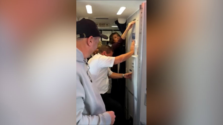 VIDEO: Delta passenger gets stuck in airplane bathroom for 35 minutes