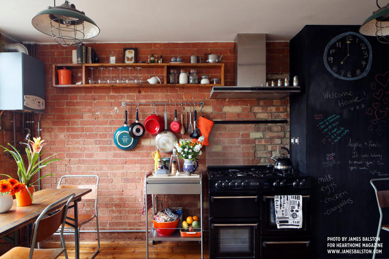 8個經濟實惠的點子，讓狹小廚房空間最大化