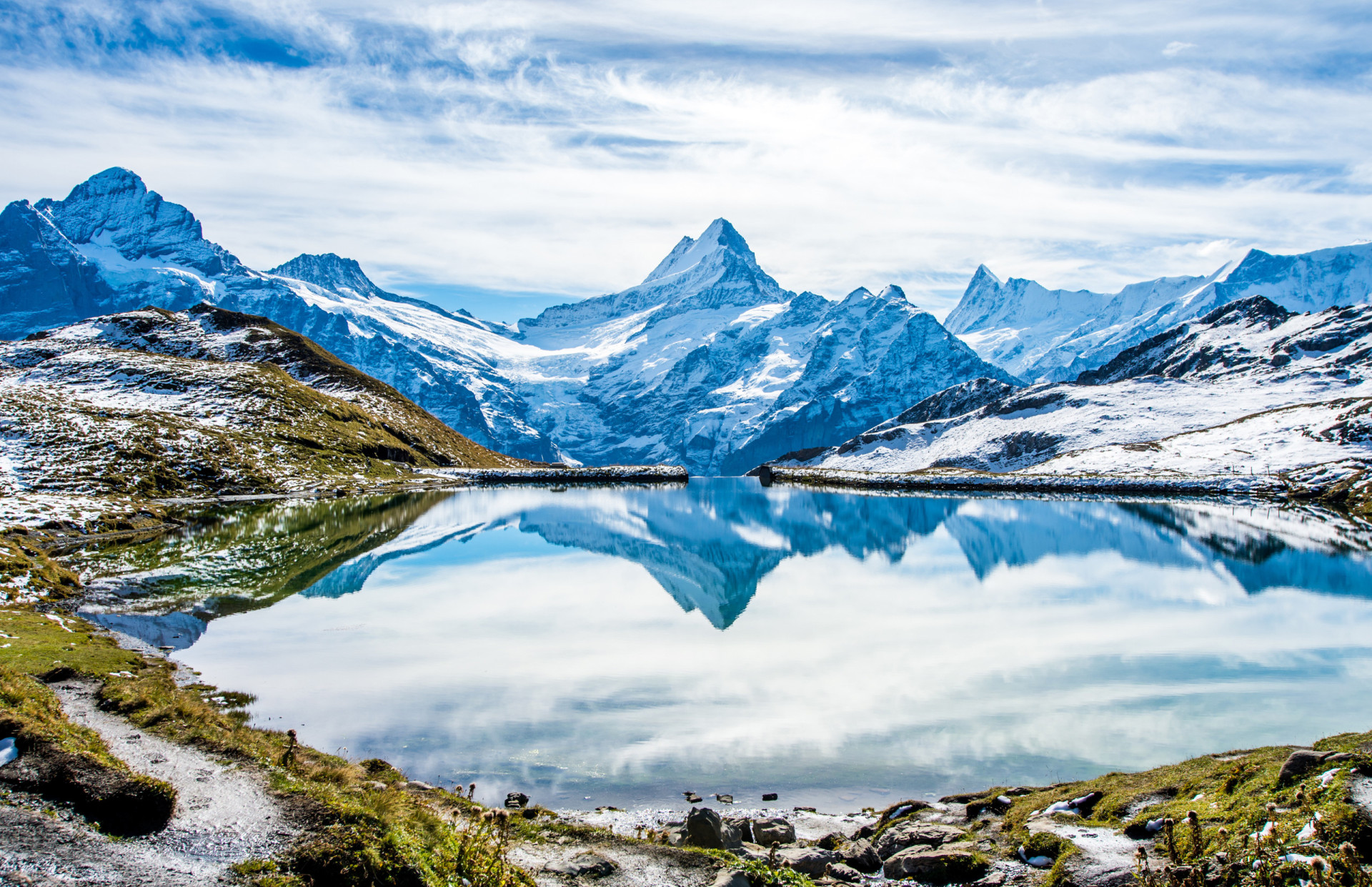 <p>Cette chaîne de montagnes perd environ 3 % de son volume de glace chaque année à cause du réchauffement climatique. Des <a href="https://www.starsinsider.com/fr/lifestyle/227490/les-plus-effroyables-experiences-scientifiques" rel="noopener">scientifiques</a> ont prédit que la moitié de la glace de ses 4 000 glaciers auront disparu d'ici à 2050, et ce même si le réchauffement climatique venait à s'arrêter. </p><p>Tu pourrais aussi aimer:<a href="https://www.starsinsider.com/n/411439?utm_source=msn.com&utm_medium=display&utm_campaign=referral_description&utm_content=679170"> Disney: l'évolution stupéfiante des princesses animées</a></p>