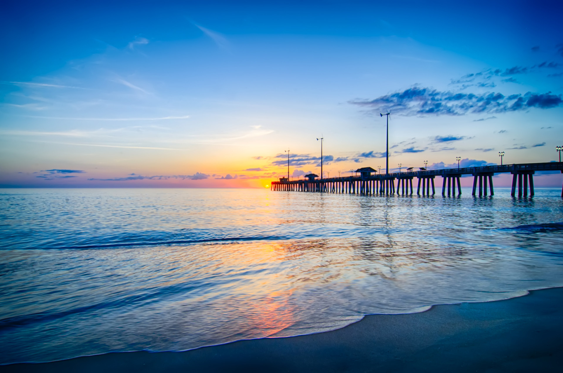 <p>Les Outer Banks de Caroline du Nord, qui abritent de magnifiques plages et sites, tels que le phare du cap Hatteras, pourraient bientôt disparaître en raison des tempêtes, du développement et de l'élévation du niveau de la mer.</p><p>Tu pourrais aussi aimer:<a href="https://www.starsinsider.com/n/498217?utm_source=msn.com&utm_medium=display&utm_campaign=referral_description&utm_content=679170"> Fin de carrière pour ces acteurs ?</a></p>