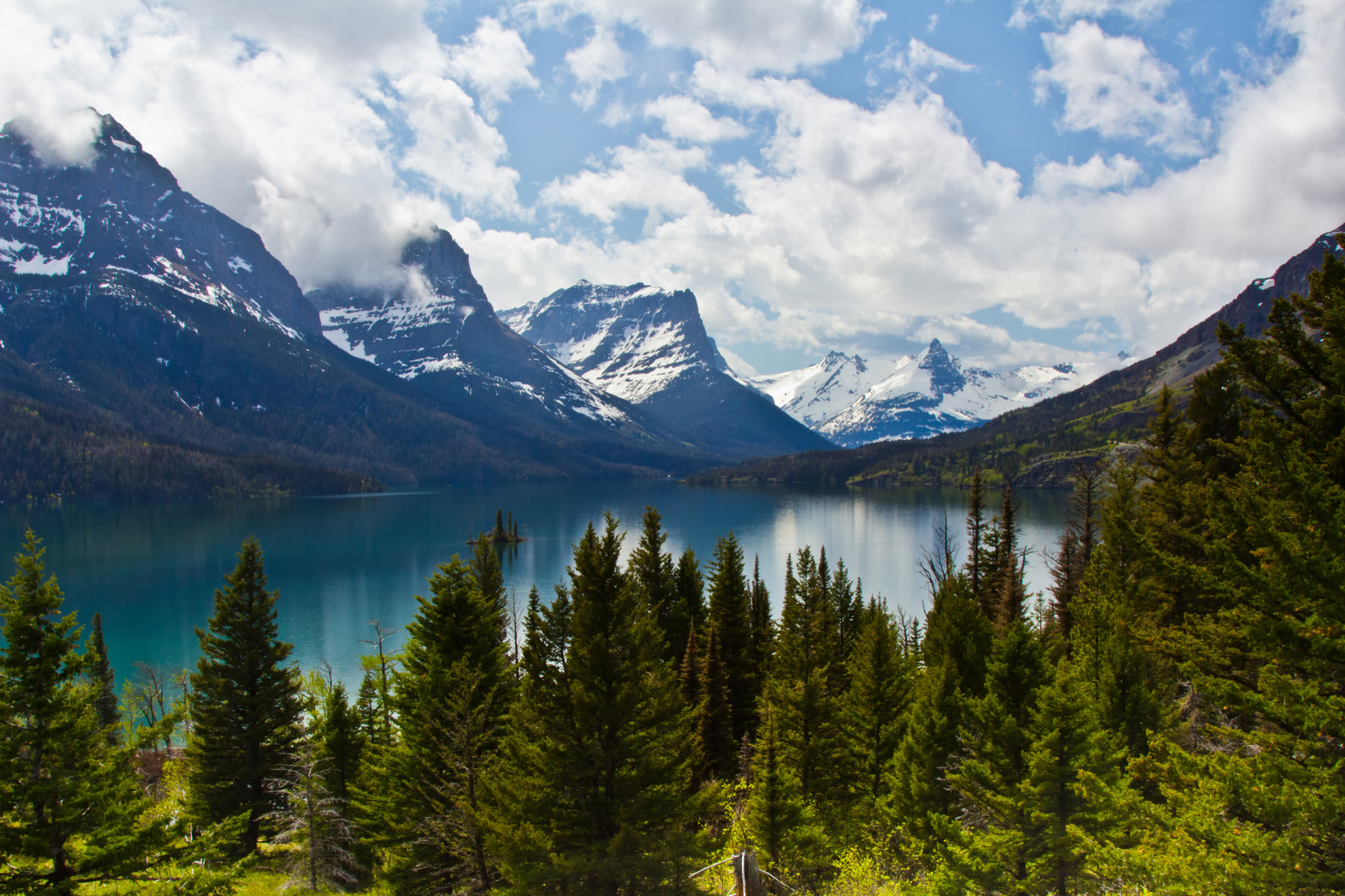 <p>Le parc, qui abritait plus de 150 glaciers, ne compte désormais plus que 25 glaciers et risque de tous les perdre au cours des 15 prochaines années seulement.</p><p><a href="https://www.msn.com/fr-fr/community/channel/vid-7xx8mnucu55yw63we9va2gwr7uihbxwc68fxqp25x6tg4ftibpra?cvid=94631541bc0f4f89bfd59158d696ad7e">Suivez-nous et accédez tous les jours à du contenu exclusif</a></p>