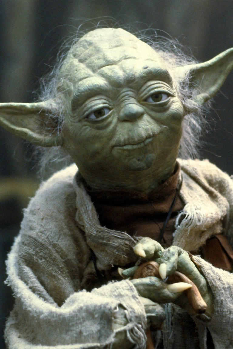 All 19 Force Powers Yoda Possesses (In Canon & Legends)