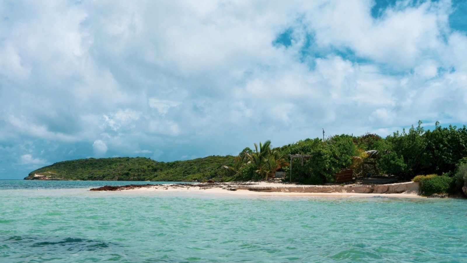 <p>On the other side of Antigua, sandy beaches and grassy bottoms are ideal homes for sea turtles. Green Island is a short boat ride offshore, but it is an excellent spot for swimmers of all levels. Tourists can view sea life from waters ranging from 15 feet to as shallow as 1 foot.</p>