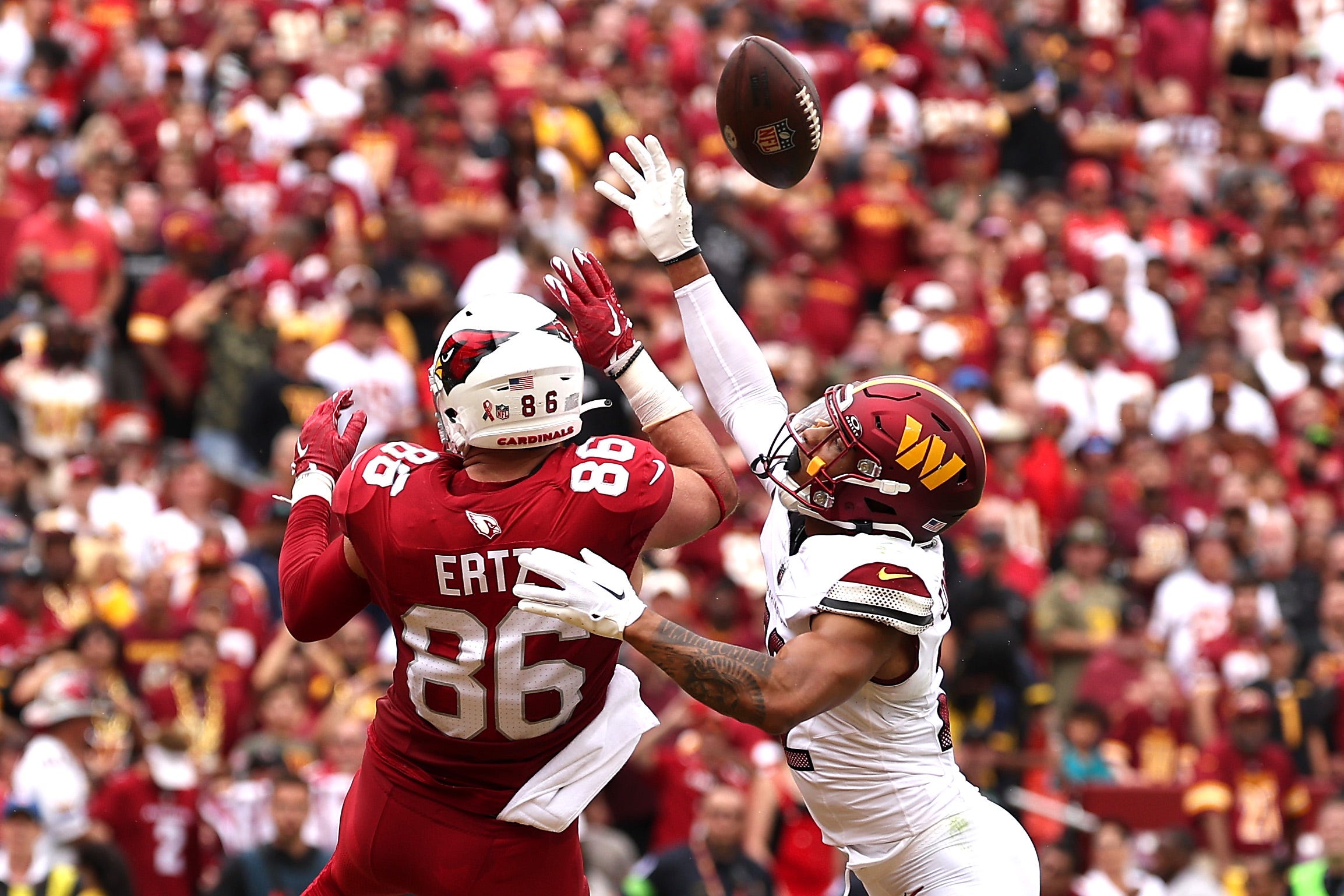 WATCH: New Commanders TE Zach Ertz's Highlights