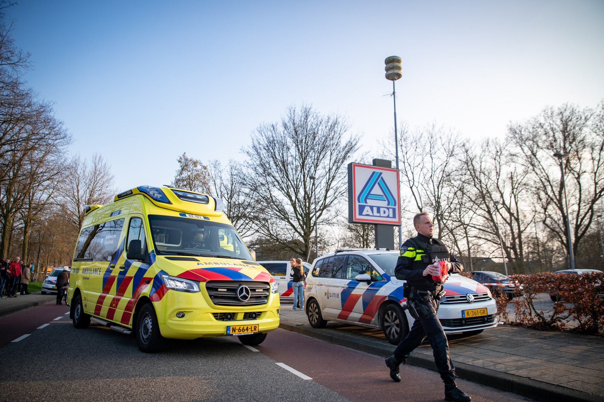 Schietpartij Voor Supermarkt In Zwolle, één Persoon Overleden