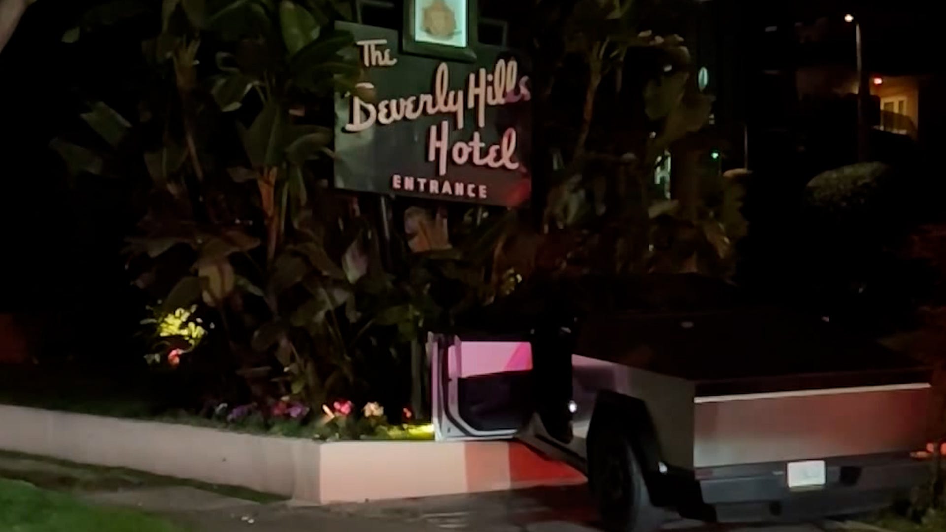 Video Shows Tesla Cybertruck Crashed Into Beverly Hills Hotel Sign ...