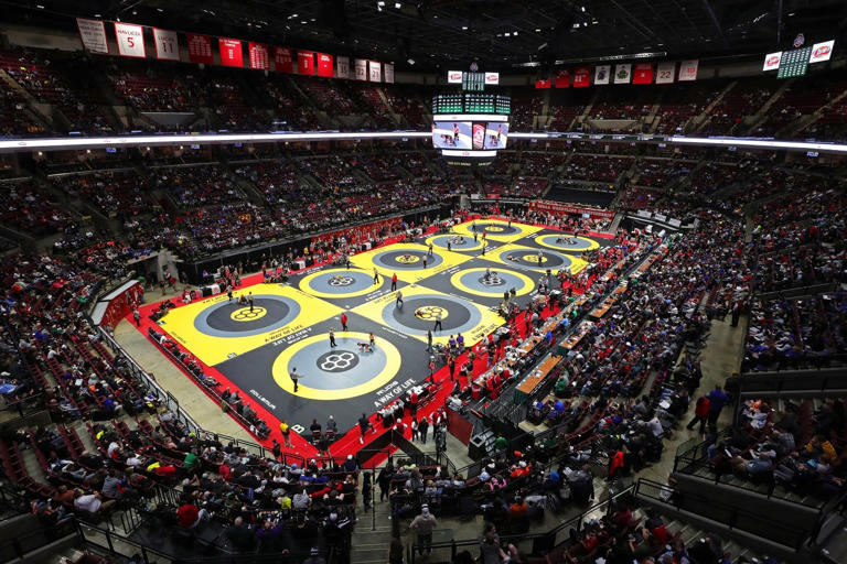 Live updates from Day 1 of Ohio high school wrestling's OHSAA state