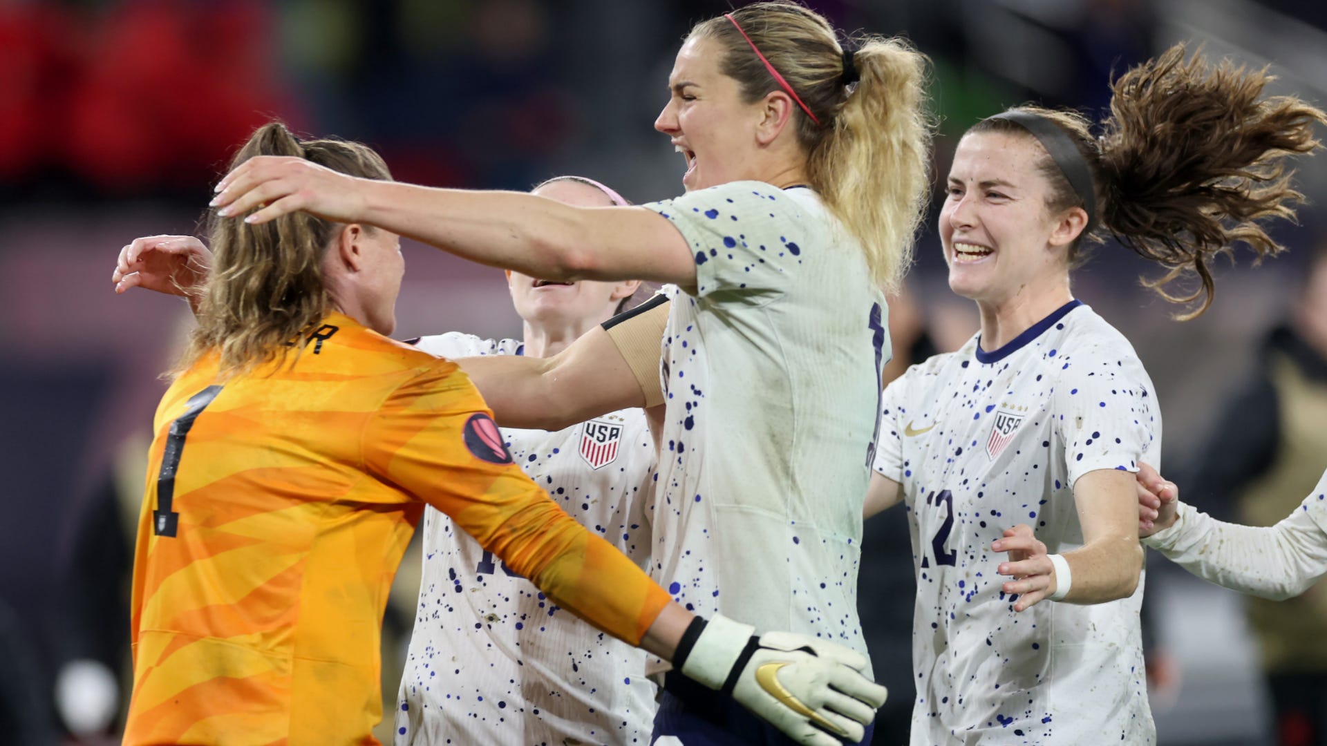 VIDEO: USWNT Goalkeeper Alyssa Naeher Saves Three Penalties & Scores ...