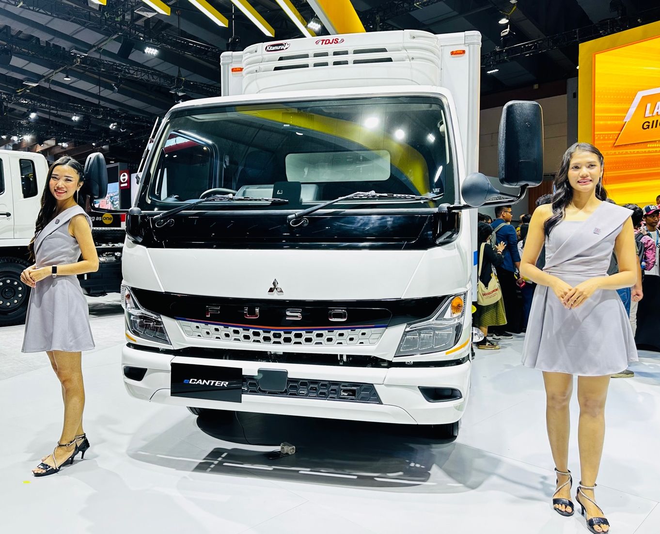 Iman Pengusaha Truk Digoda, Beli Truk Fuso Di GIICOMVEC 2024 Dapat Emas ...