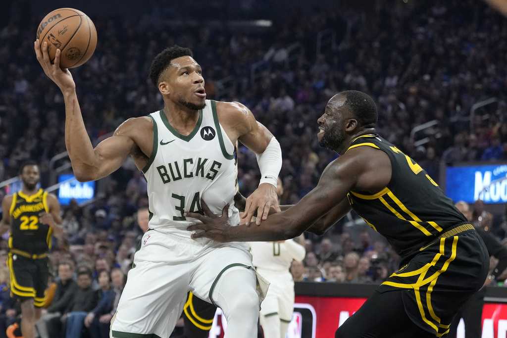 Stephen Curry, Warriors Shut Down Red-hot Bucks, 125-90 Win