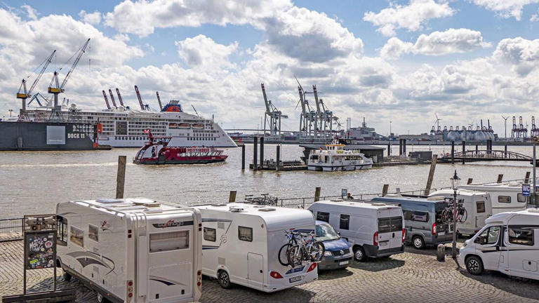 Tipp 1: Hamburg. Für Camperinnen und Camper gibt’s direkt am Hafen einen Stellplatz.