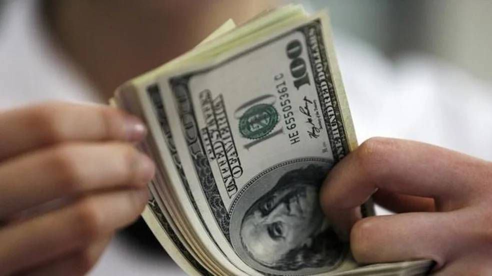 fuerte suba del dólar blue en córdoba: a cuánto cerró la divisa este martes 16 de abril