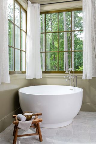6 paint colors to avoid in your bathroom—and 6 shades you should use instead