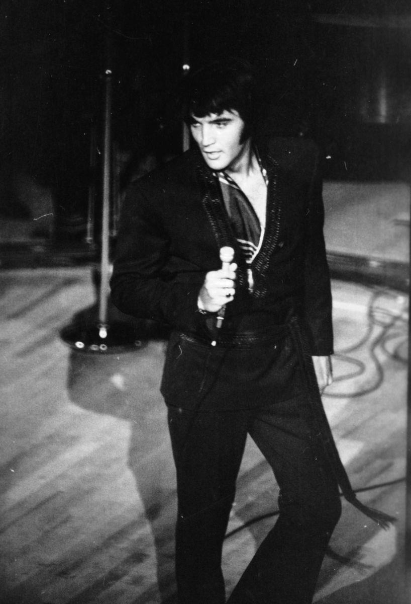<p>Las Vegas and <a href="https://www.biography.com/musicians/elvis-presley">Elvis</a> nearly <a href="https://www.biography.com/musicians/elvis-presley-las-vegas">go hand in hand</a>, so of course the King gets a spot on this list. Presley made his first Vegas appearance in 1956, and although he wasn’t a huge hit there right away, he eventually became a staple in the city. A 4-week residency in Vegas years later helped revive his career in 1969, and today, you can see remnants of <a href="https://go.redirectingat.com?id=74968X1553576&url=https%3A%2F%2F10best.usatoday.com%2Finterests%2Fexplore%2Flas-vegas-guide-elvis-presley-famous-landmarks%2F&sref=https%3A%2F%2Fwww.biography.com%2Fmusicians%2Fg46628612%2Fbest-musicians-who-played-vegas%2F">his legacy</a> everywhere there. </p><p><em>Related: <a href="https://www.biography.com/musicians/elvis-presley-las-vegas">How the King Made Sin City His Home</a></em></p>