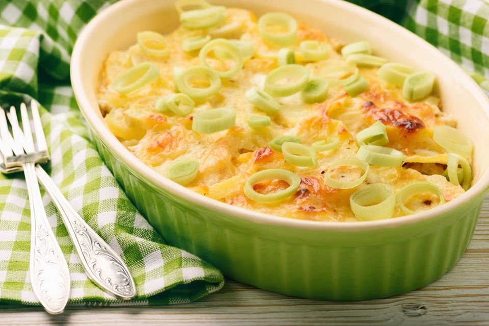 Rezept: Schneller Lauch-Kartoffel-Auflauf mit Lachs und Käse