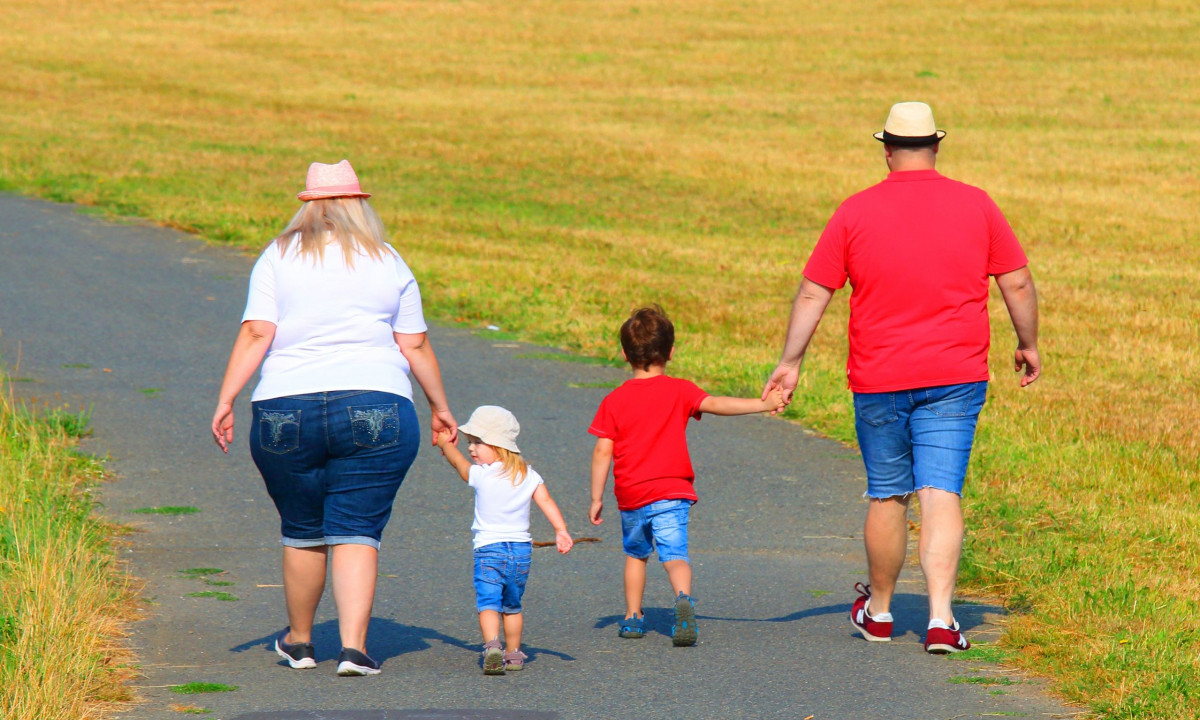 πώς συνδέεται η παχυσαρκία γονέων και παιδιών στην μέση ηλικία