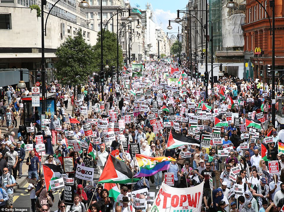 Pro-Palestine protesters make London 'no-go for Jews', expert says