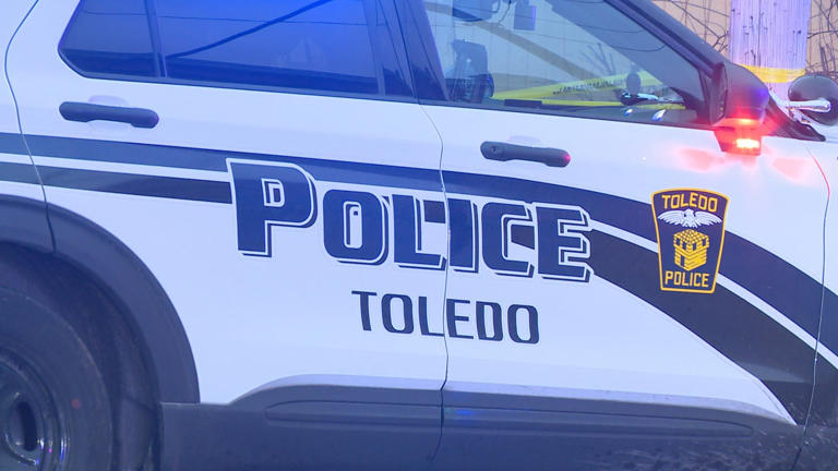 Toledo Police looking for teen who allegedly stabbed man Monday