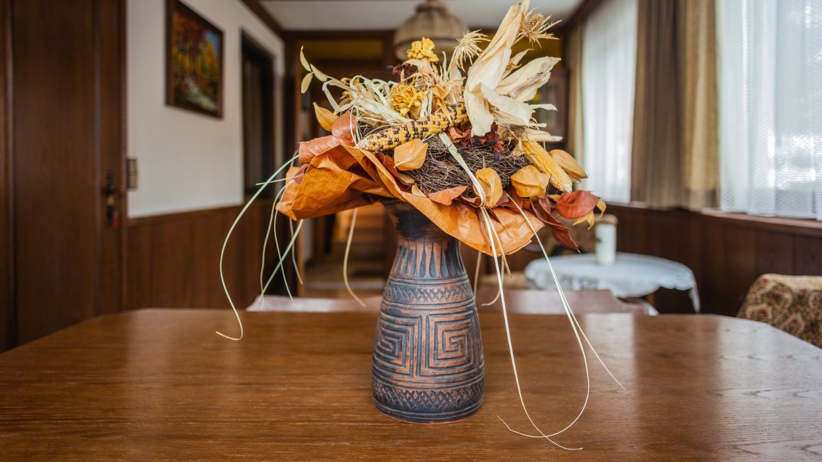 <p>While dried flower arrangements were a popular way to add a touch of nature to boomer homes, they can now look dusty and outdated. Opt for fresh flowers or modern plant arrangements for a more vibrant and contemporary feel.</p>