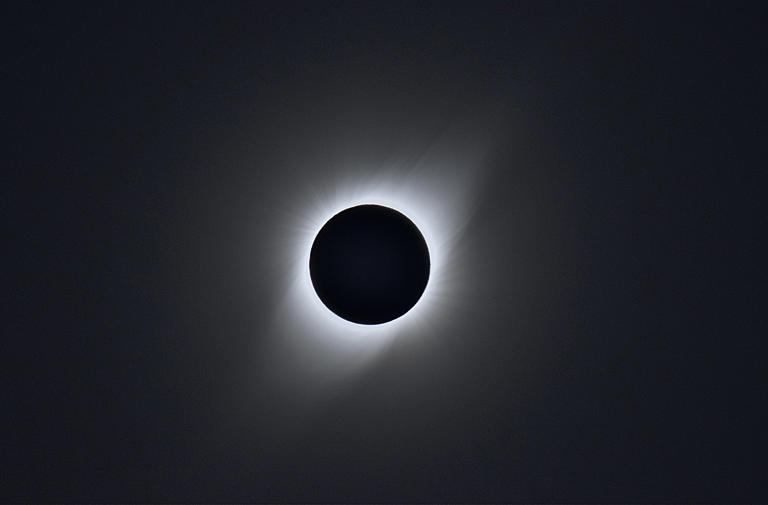 Simulation shows why April solar eclipse may be especially magnificent