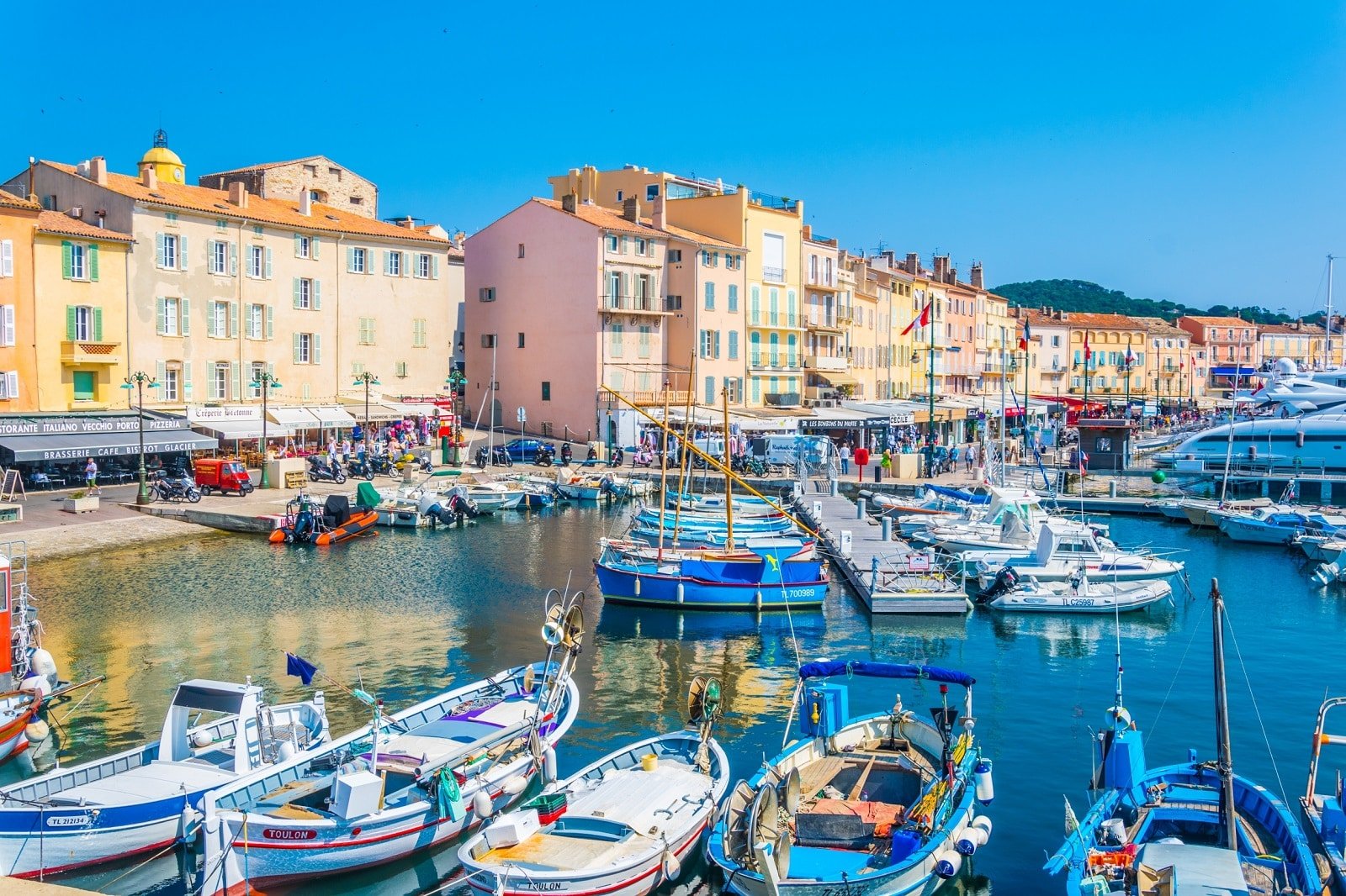 <p><span>Saint Tropez, a glamorous destination on the French Riviera, offers a sophisticated setting for sailing beginners. The Mediterranean Sea’s mild conditions are perfect for learning. Sailing schools in Saint Tropez combine luxury with practical sailing instruction.</span></p> <p><b>Insider’s Tip: </b><span>Experience the glitz of Saint Tropez by visiting its famous beaches and restaurants.</span></p> <p><b>When to Travel: </b><span>Late spring to early autumn for ideal sailing weather.</span></p> <p><b>How to Get There: </b><span>Fly to Nice Côte d’Azur Airport and drive to Saint Tropez.</span></p>