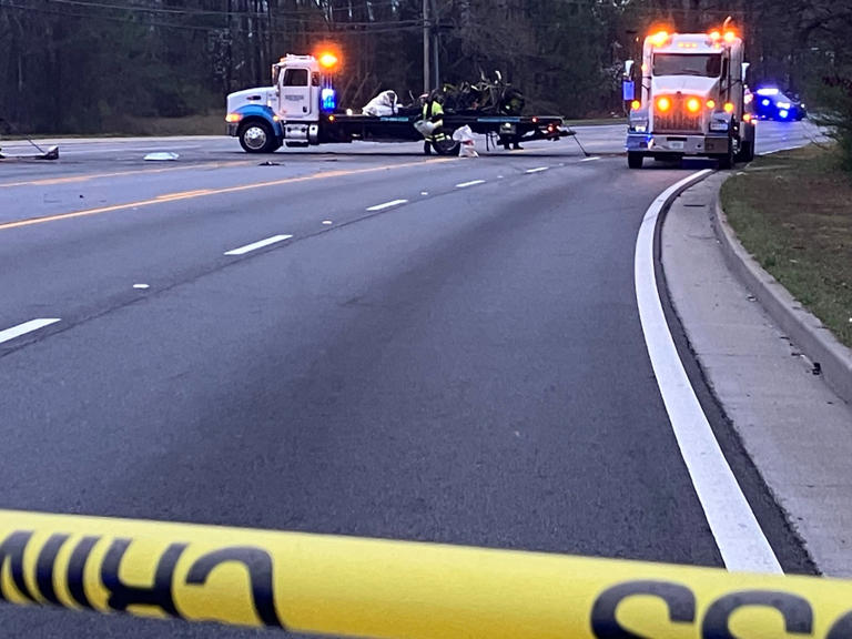 3 dead in crash involving Slingshot on Old National Hwy in South Fulton