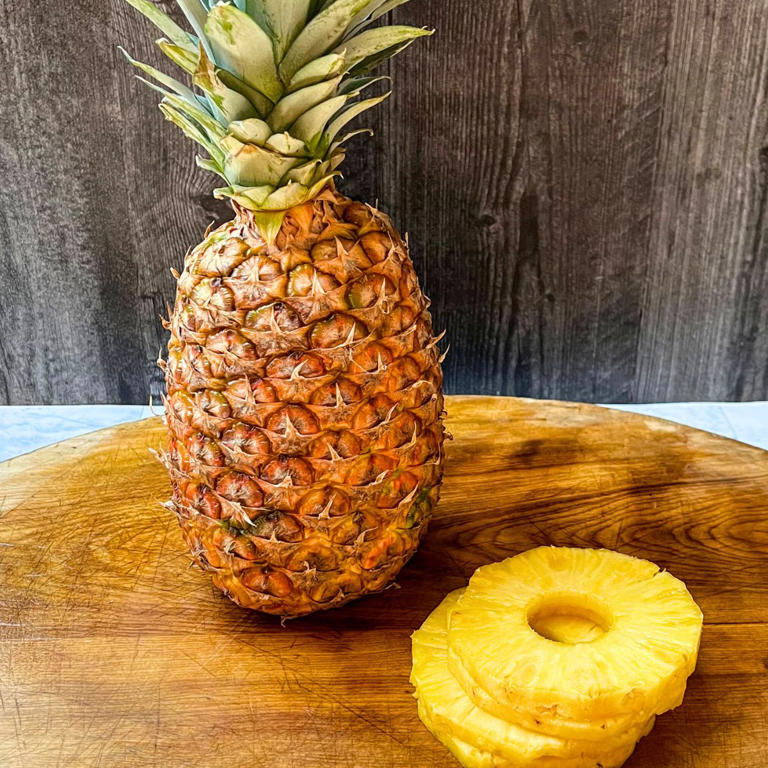 How to Cut A Pineapple: Step-by-Step Guide and Tips